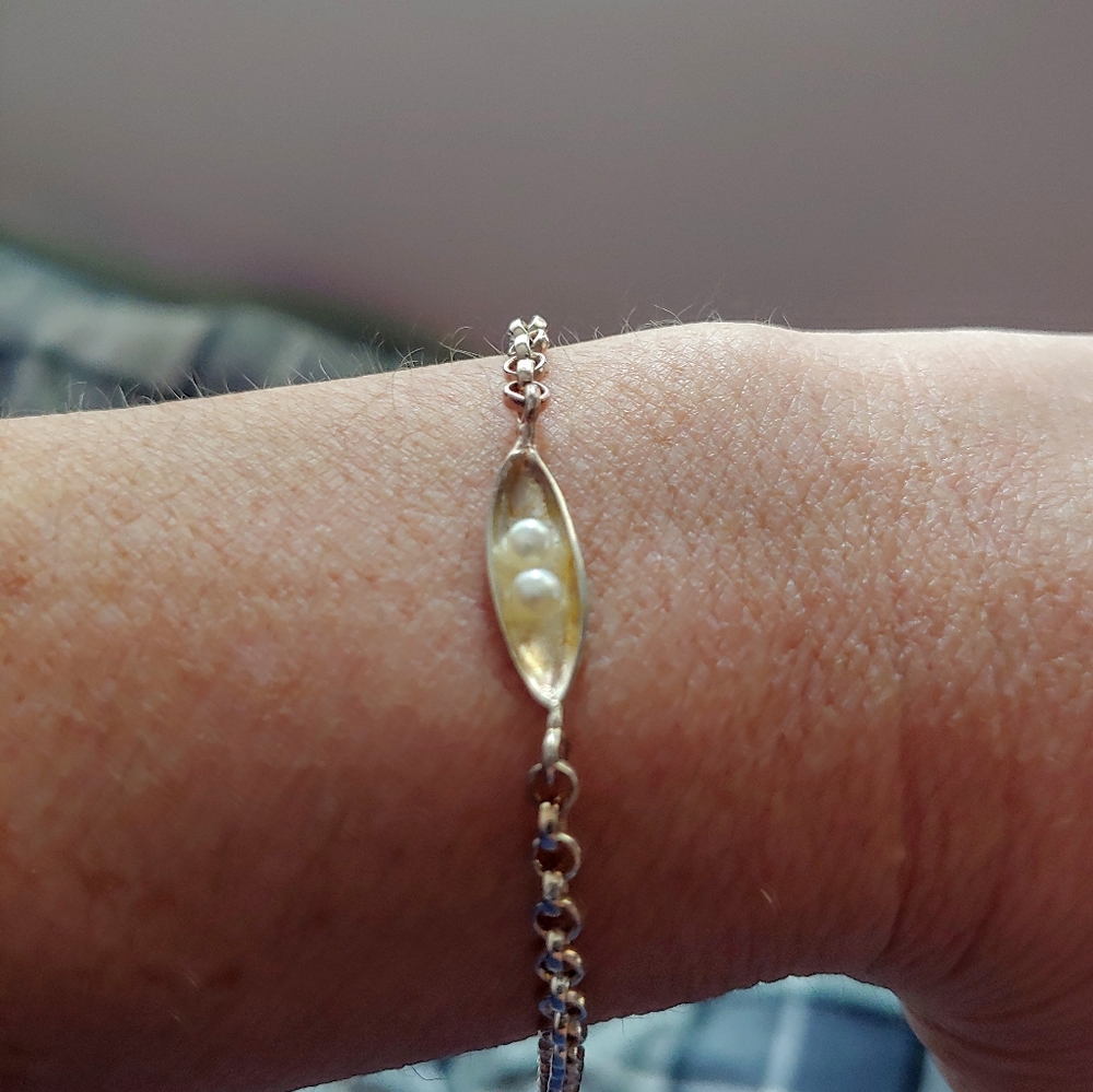 Two peas in a pod bracelet